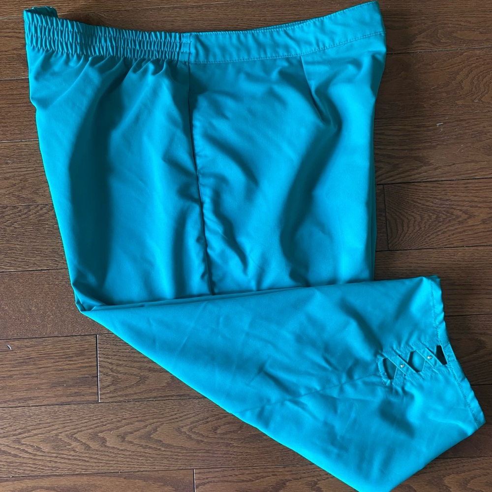 Vibrant Green Capri Pants